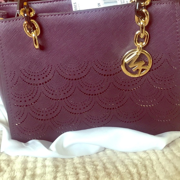 Very cute Michael Kors purse - Picture 1 of 3